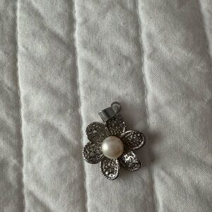 Silver pearl pendant